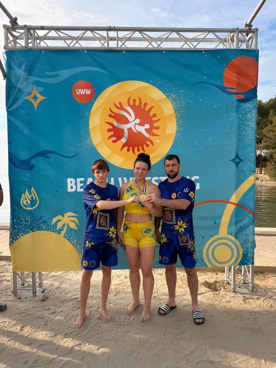 🇺🇦Одеські борці привезли три медалі чемпіонату Європи з пляжної боротьби!